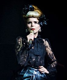 How tall is Paloma Faith?